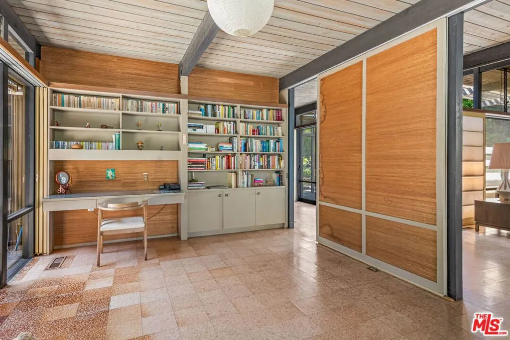 Santa Monica, California 90402, United States, 3 Bedrooms Bedrooms, ,3 BathroomsBathrooms,Residential,Active,133334