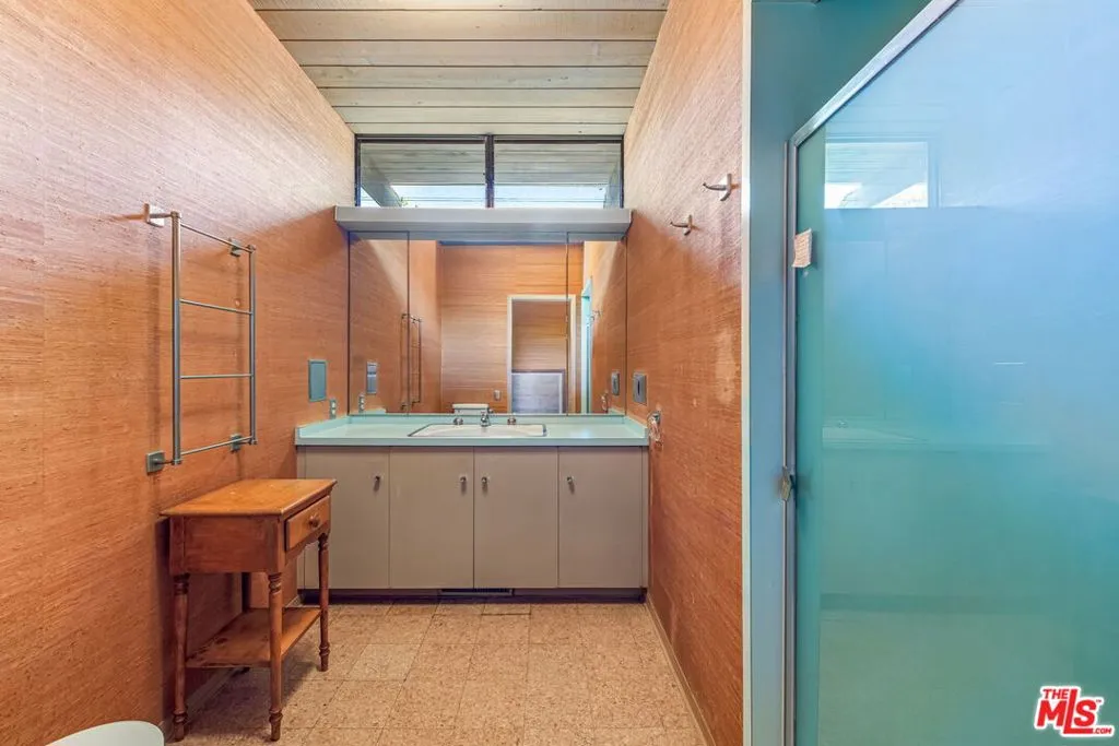 Santa Monica, California 90402, United States, 3 Bedrooms Bedrooms, ,3 BathroomsBathrooms,Residential,Active,133334