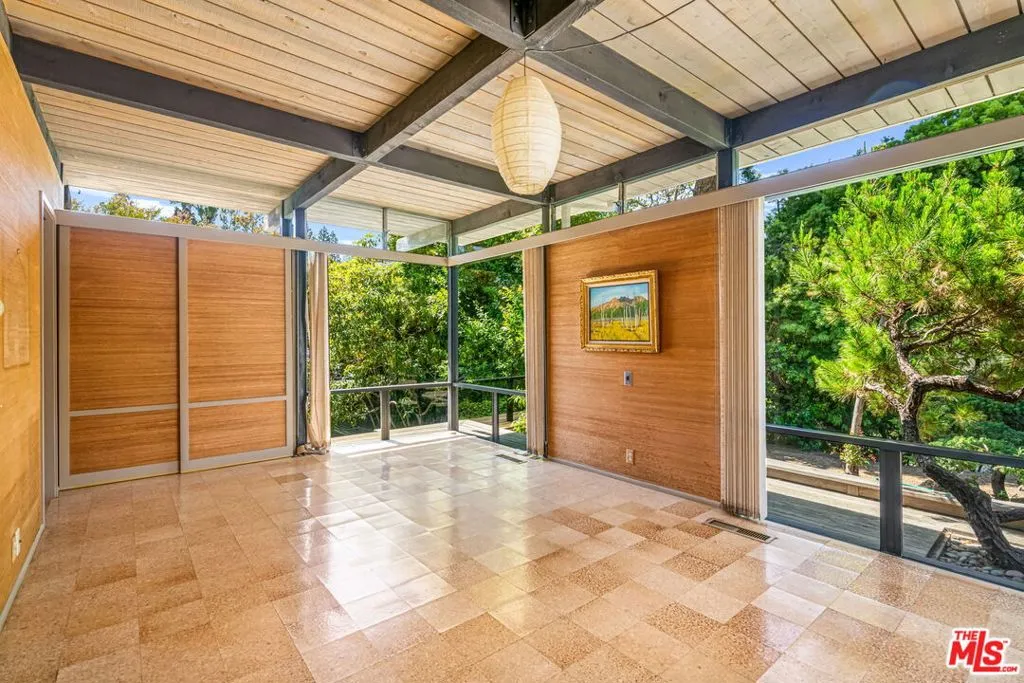 Santa Monica, California 90402, United States, 3 Bedrooms Bedrooms, ,3 BathroomsBathrooms,Residential,Active,133334