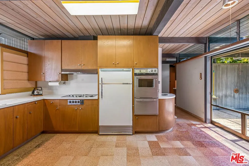 Santa Monica, California 90402, United States, 3 Bedrooms Bedrooms, ,3 BathroomsBathrooms,Residential,Active,133334