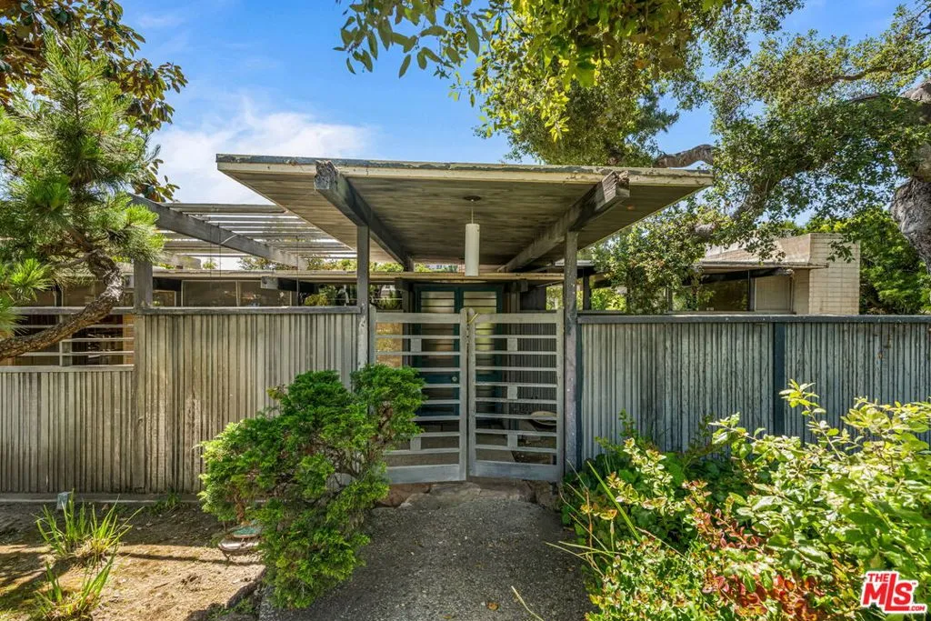 Santa Monica, California 90402, United States, 3 Bedrooms Bedrooms, ,3 BathroomsBathrooms,Residential,Active,133334