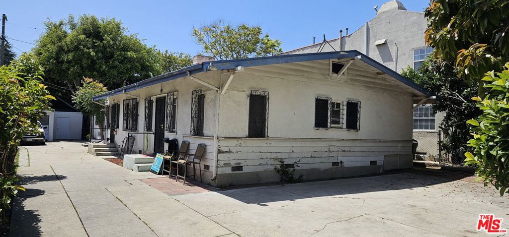 1239 N Beachwood Drive