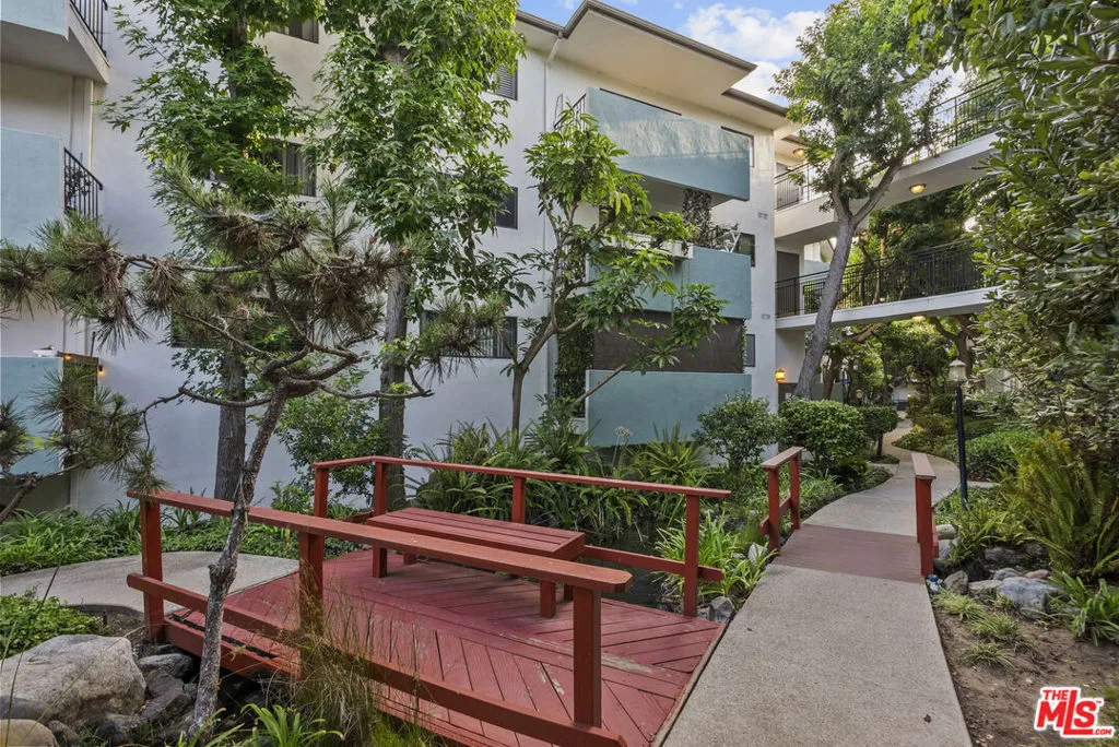 Los Angeles, California 90066, United States, 2 Bedrooms Bedrooms, ,2 BathroomsBathrooms,Residential,Active,245788