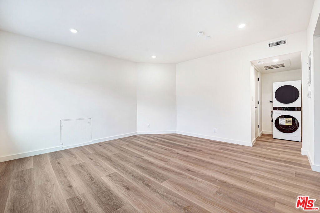 16185 W Sunset Blvd 8