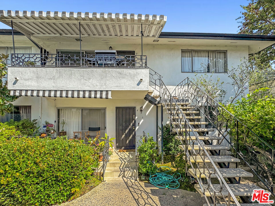 3320 Griffith Park Boulevard 4