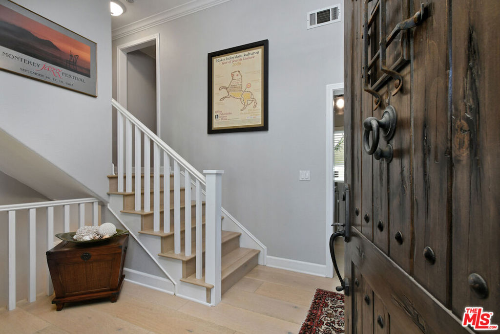 200 S Juanita Avenue