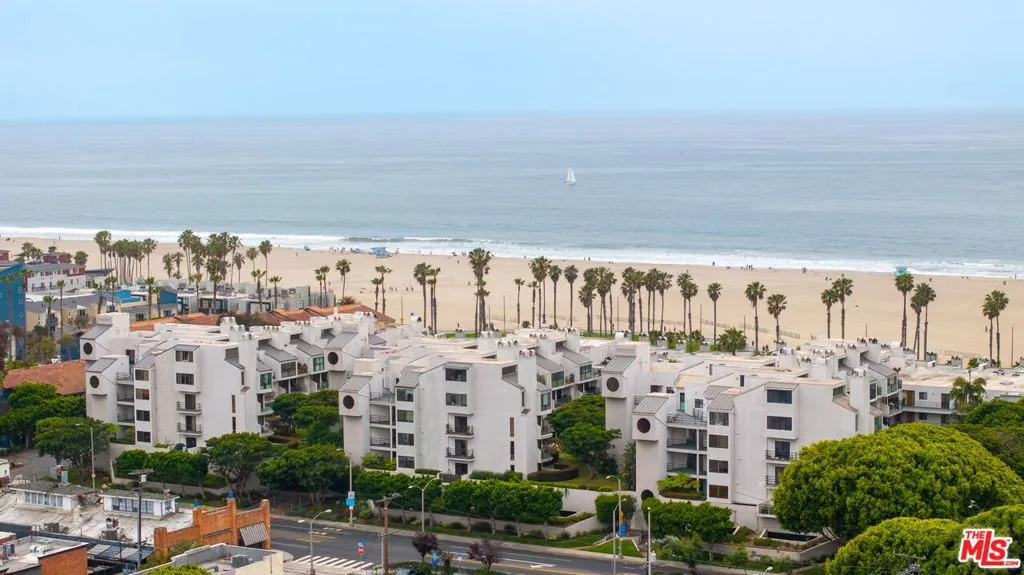 Santa Monica, California 90405, United States, 1 Bedroom Bedrooms, ,2 BathroomsBathrooms,Residential,Active,139630