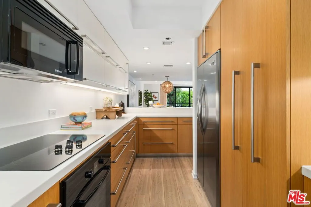 Santa Monica, California 90405, United States, 1 Bedroom Bedrooms, ,2 BathroomsBathrooms,Residential,Active,139630