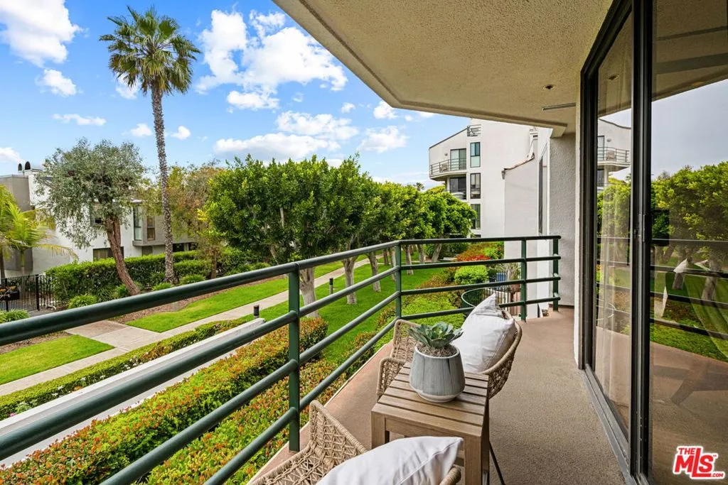 Santa Monica, California 90405, United States, 1 Bedroom Bedrooms, ,2 BathroomsBathrooms,Residential,Active,139630