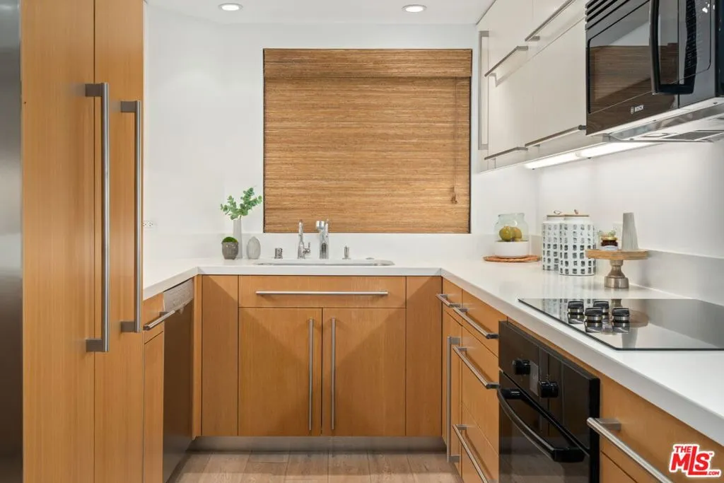 Santa Monica, California 90405, United States, 1 Bedroom Bedrooms, ,2 BathroomsBathrooms,Residential,Active,139630