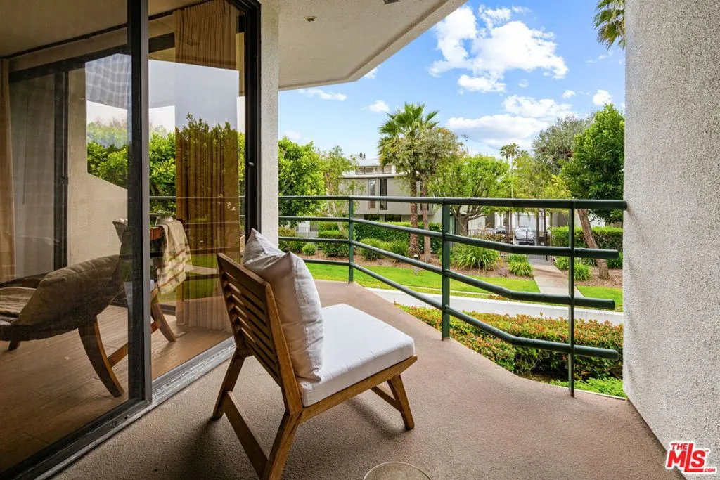 Santa Monica, California 90405, United States, 1 Bedroom Bedrooms, ,2 BathroomsBathrooms,Residential,Active,139630