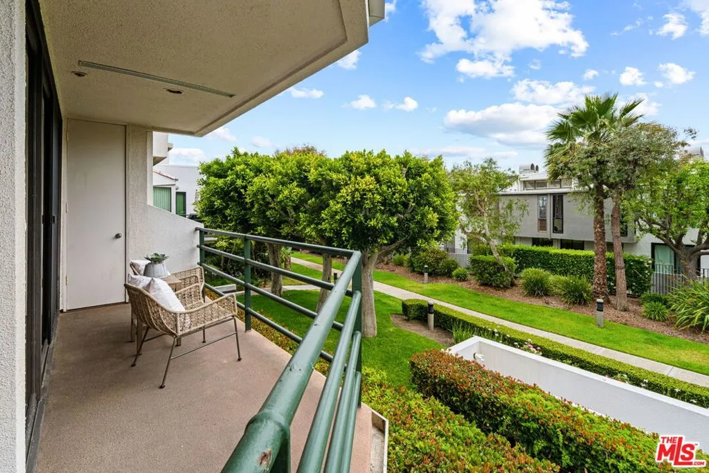 Santa Monica, California 90405, United States, 1 Bedroom Bedrooms, ,2 BathroomsBathrooms,Residential,Active,139630