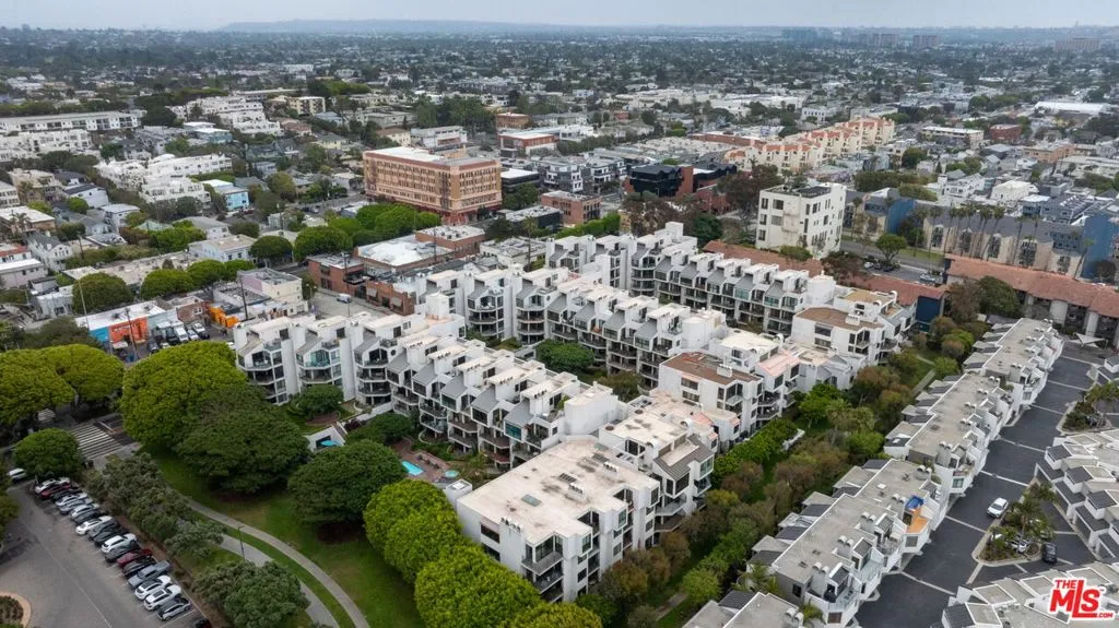 Santa Monica, California 90405, United States, 1 Bedroom Bedrooms, ,2 BathroomsBathrooms,Residential,Active,139630