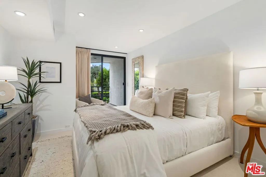 Santa Monica, California 90405, United States, 1 Bedroom Bedrooms, ,2 BathroomsBathrooms,Residential,Active,139630