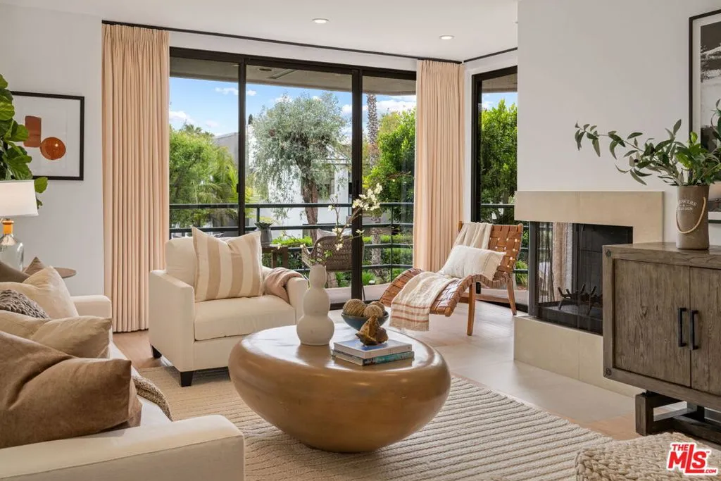 Santa Monica, California 90405, United States, 1 Bedroom Bedrooms, ,2 BathroomsBathrooms,Residential,Active,139630