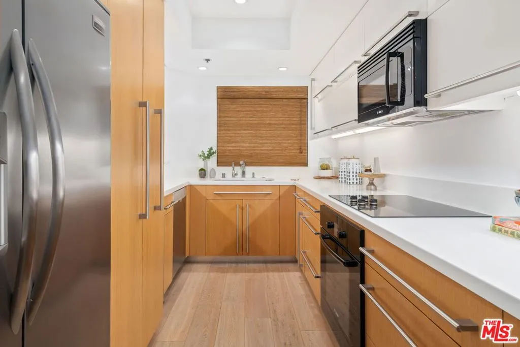 Santa Monica, California 90405, United States, 1 Bedroom Bedrooms, ,2 BathroomsBathrooms,Residential,Active,139630