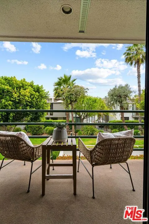 Santa Monica, California 90405, United States, 1 Bedroom Bedrooms, ,2 BathroomsBathrooms,Residential,Active,139630