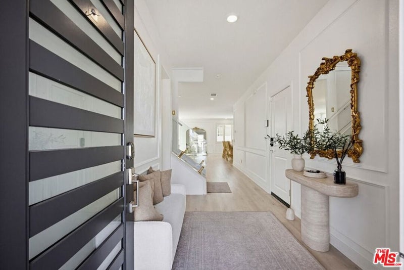16763 Mistletoe Lane