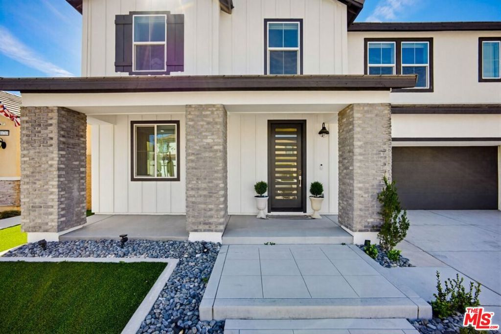16763 Mistletoe Lane