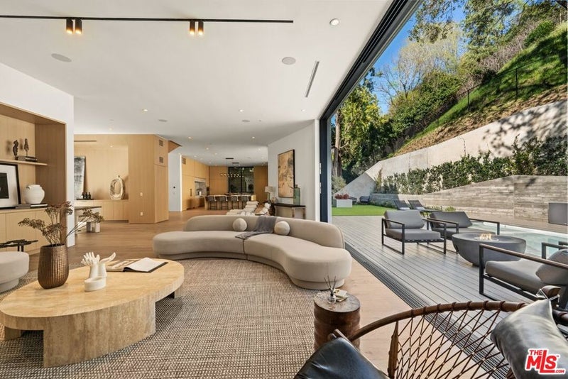 1508 Roscomare Road