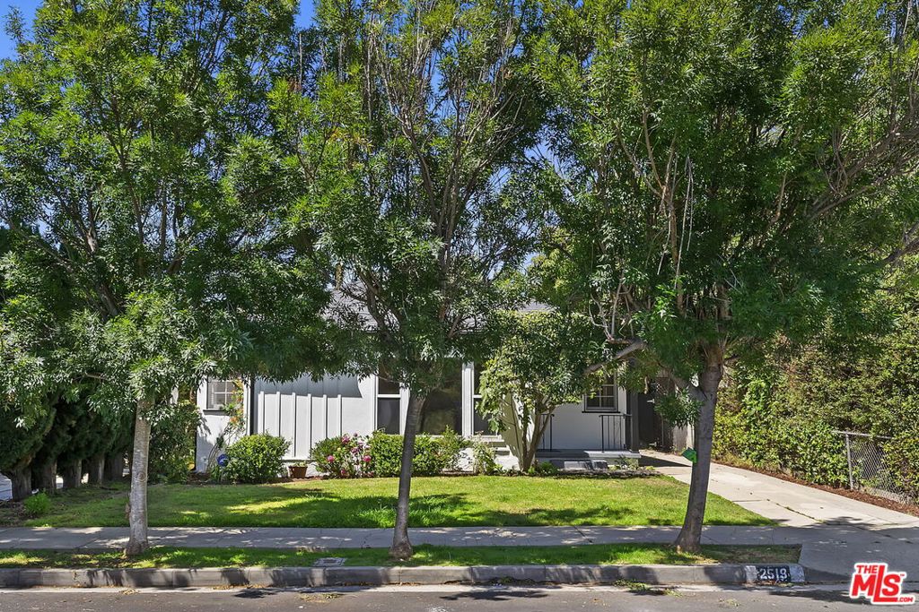 2519 BENTLEY Avenue