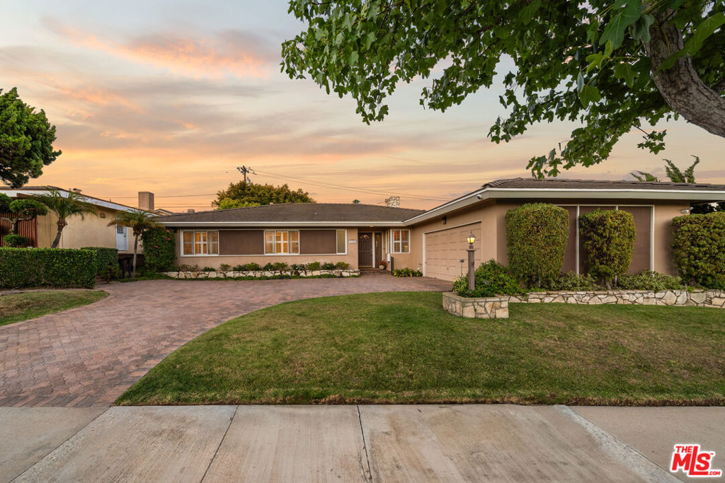 5124 S Corning Avenue