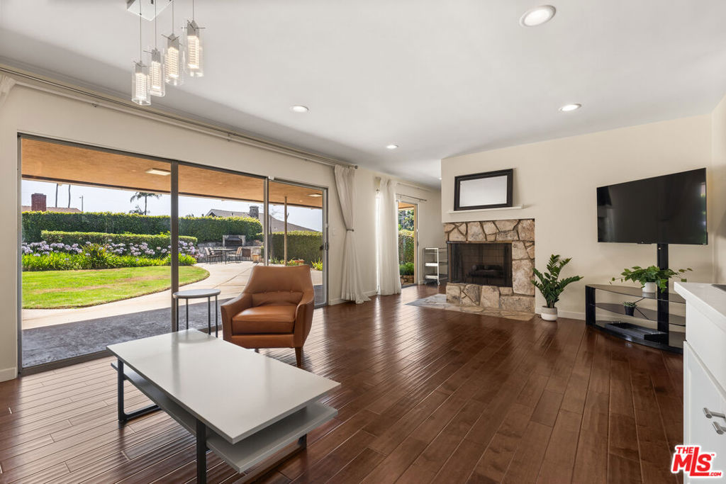 5124 S Corning Avenue