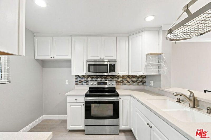 2940 N Verdugo Road 213