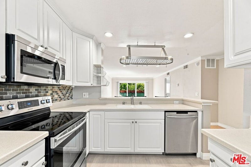 2940 N Verdugo Road 213