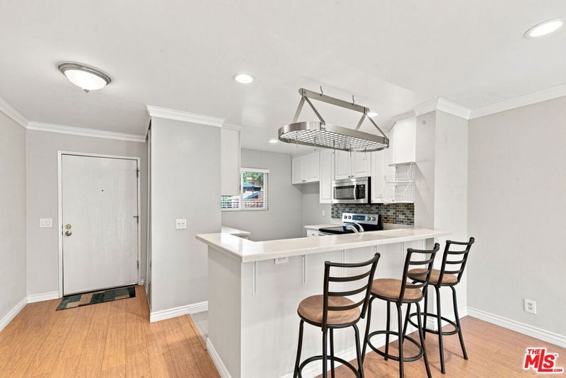 2940 N Verdugo Road 213