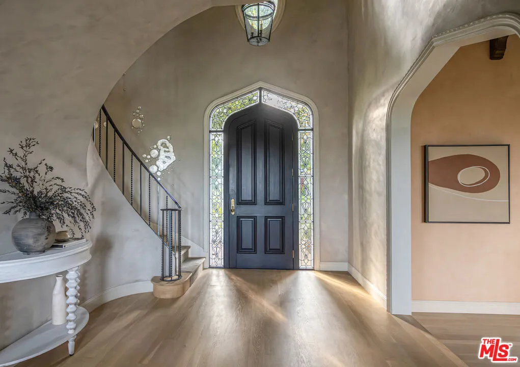 Pacific Palisades, California 90272, United States, 5 Bedrooms Bedrooms, ,6 BathroomsBathrooms,Residential,Active,220449