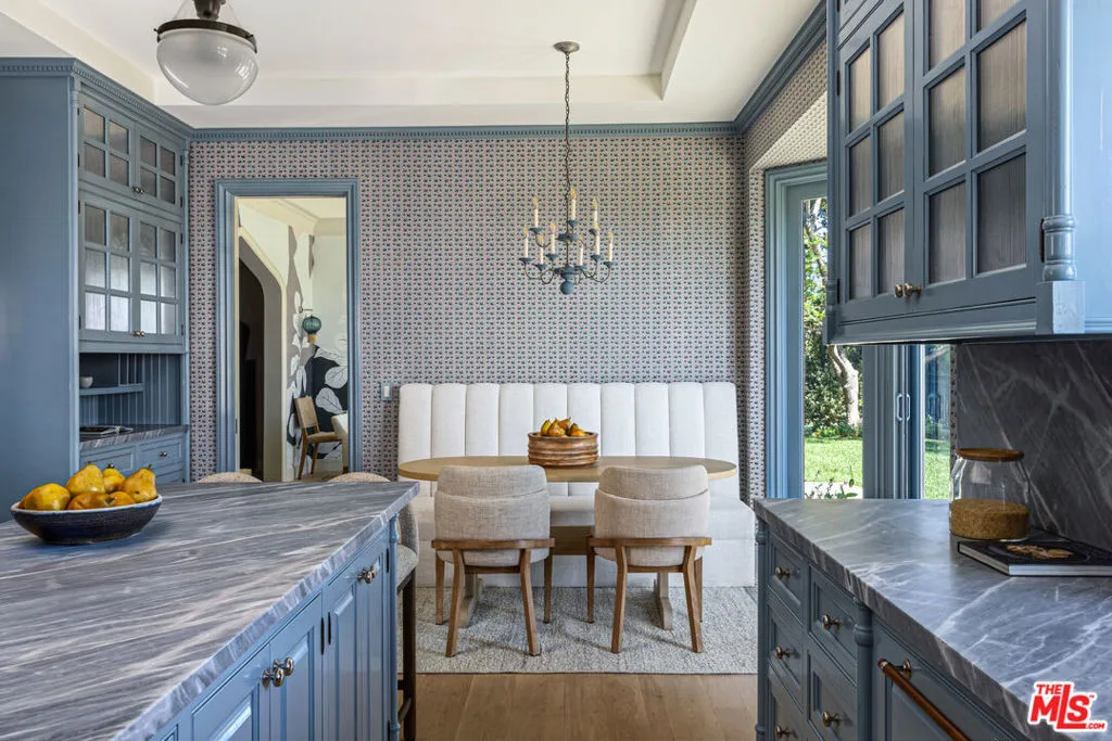 Pacific Palisades, California 90272, United States, 5 Bedrooms Bedrooms, ,6 BathroomsBathrooms,Residential,Active,220449