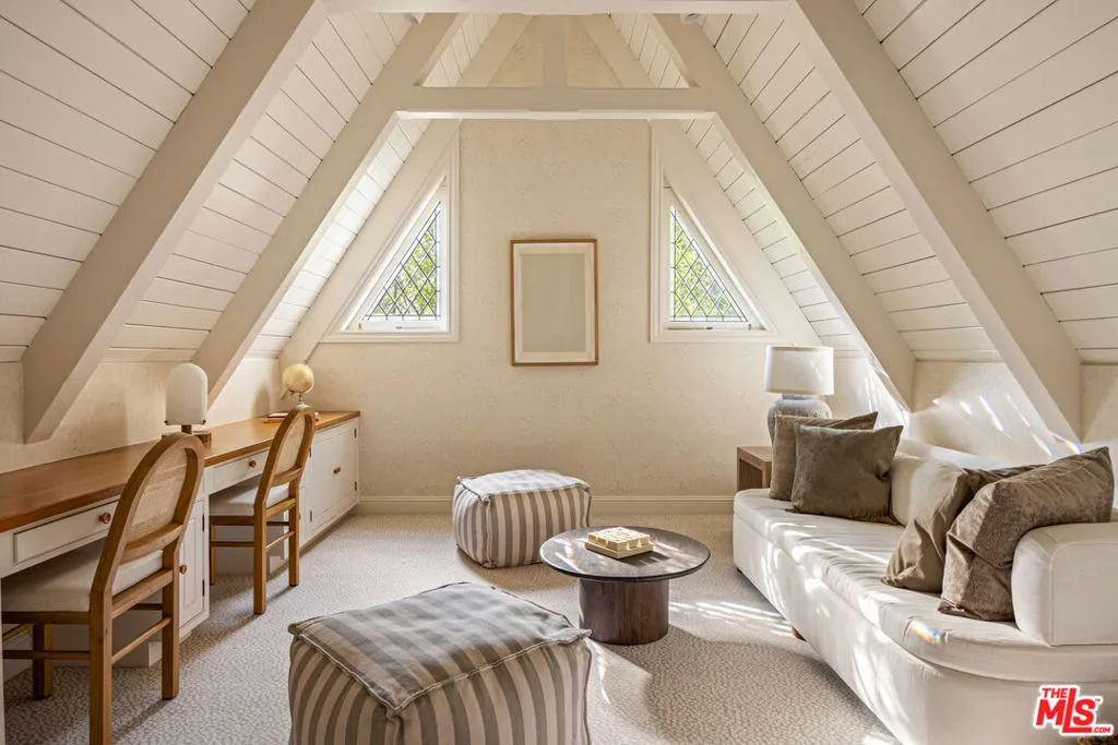 Pacific Palisades, California 90272, United States, 5 Bedrooms Bedrooms, ,6 BathroomsBathrooms,Residential,Active,220449