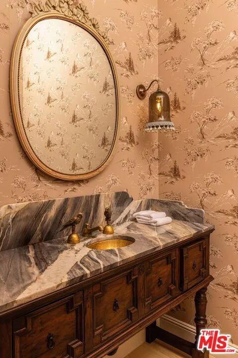 Pacific Palisades, California 90272, United States, 5 Bedrooms Bedrooms, ,6 BathroomsBathrooms,Residential,Active,220449