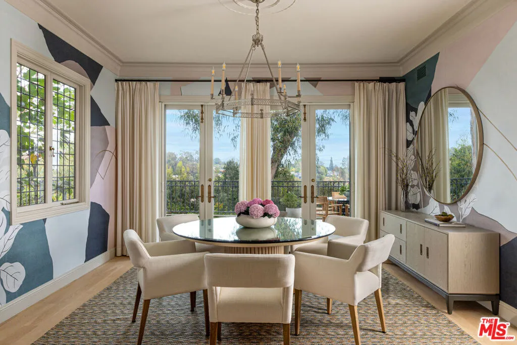 Pacific Palisades, California 90272, United States, 5 Bedrooms Bedrooms, ,6 BathroomsBathrooms,Residential,Active,220449