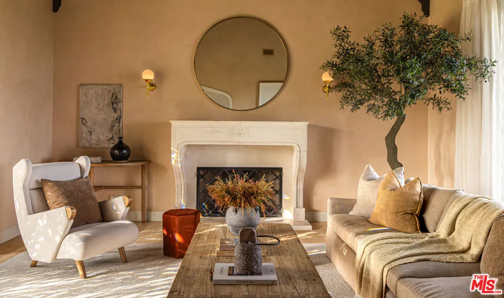 Pacific Palisades, California 90272, United States, 5 Bedrooms Bedrooms, ,6 BathroomsBathrooms,Residential,Active,220449