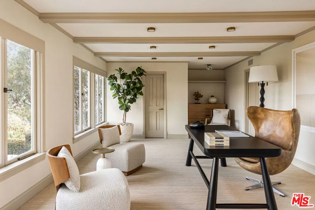 Pacific Palisades, California 90272, United States, 5 Bedrooms Bedrooms, ,6 BathroomsBathrooms,Residential,Active,220449