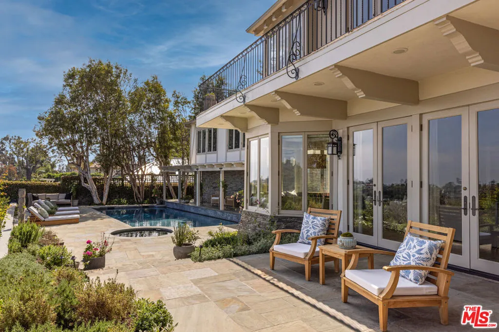 Pacific Palisades, California 90272, United States, 5 Bedrooms Bedrooms, ,6 BathroomsBathrooms,Residential,Active,220449