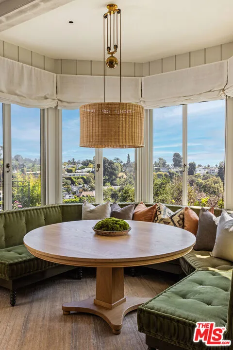 Pacific Palisades, California 90272, United States, 5 Bedrooms Bedrooms, ,6 BathroomsBathrooms,Residential,Active,220449