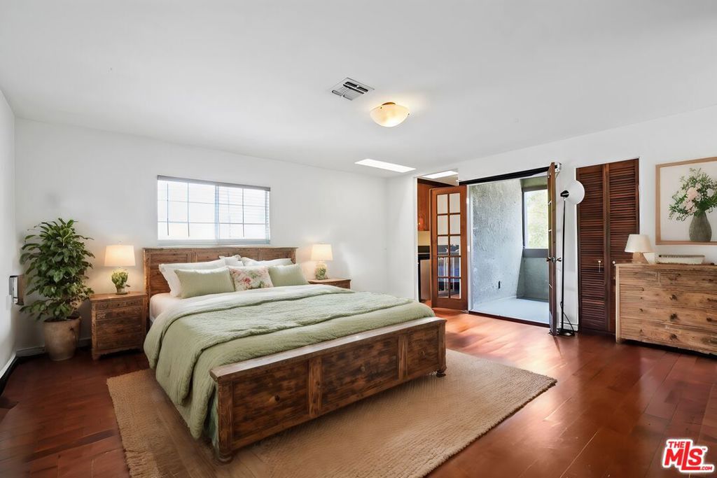 2477 Coolidge Avenue