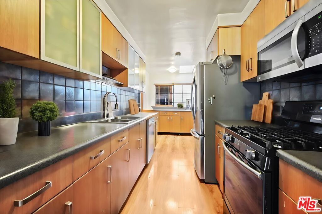 2477 Coolidge Avenue