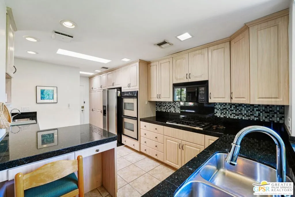 Palm Springs, California 92264, United States, 2 Bedrooms Bedrooms, ,3 BathroomsBathrooms,Residential,Active,189023