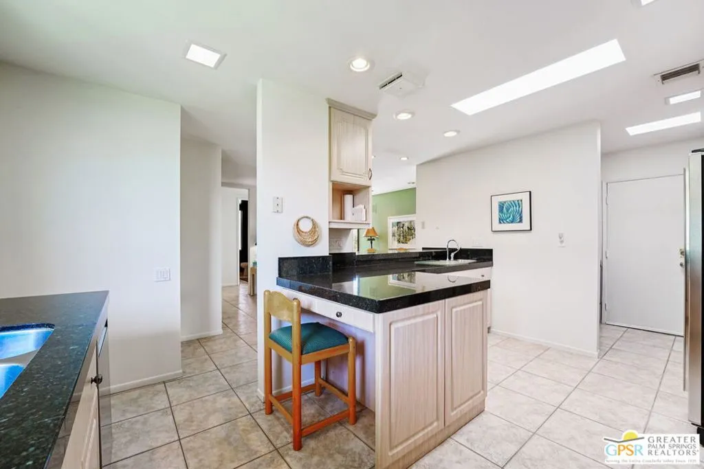 Palm Springs, California 92264, United States, 2 Bedrooms Bedrooms, ,3 BathroomsBathrooms,Residential,Active,189023