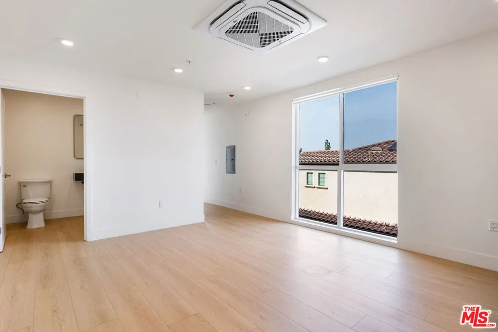 Cypress, California 90630, United States, 3 Bedrooms Bedrooms, ,3 BathroomsBathrooms,Residential,Active,239249