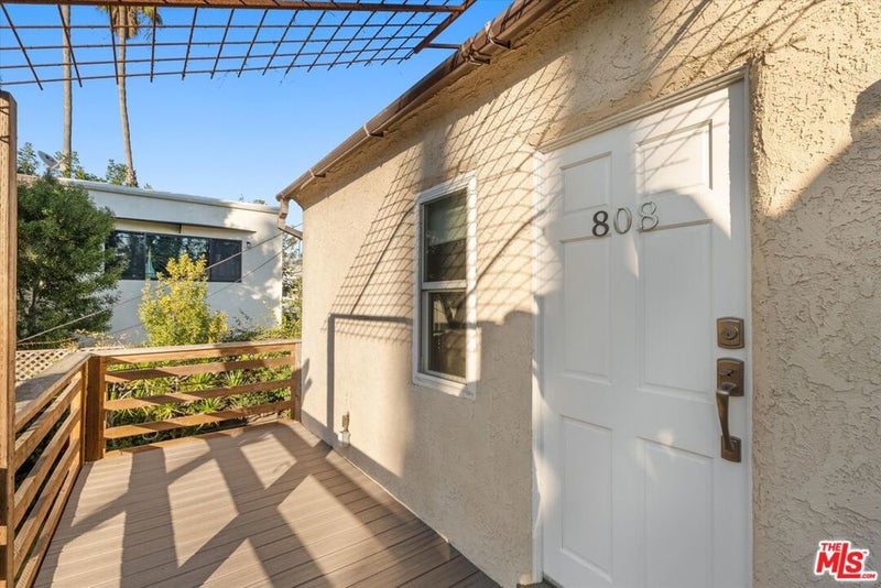 808 Venezia Avenue