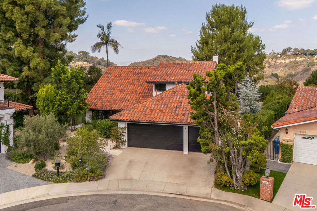 Properties 1 10507 Woodfield Court 12