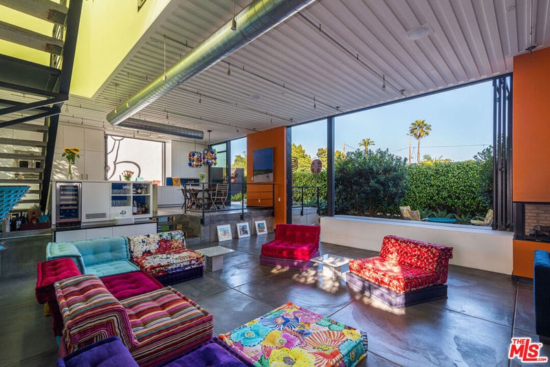 813 Palms