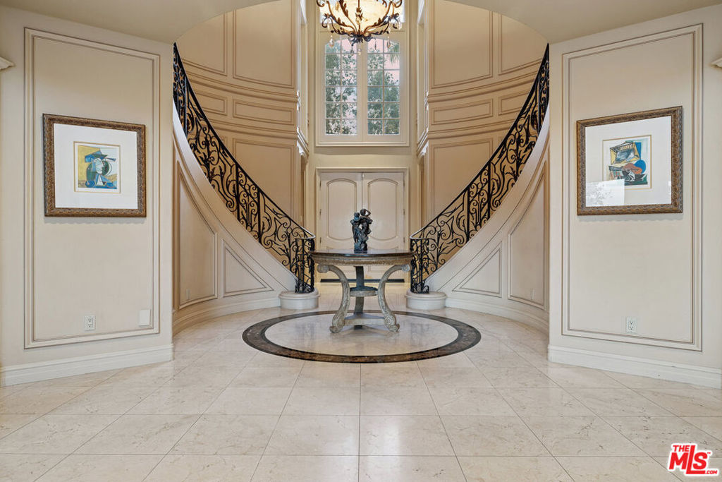 19016 Devonport Lane