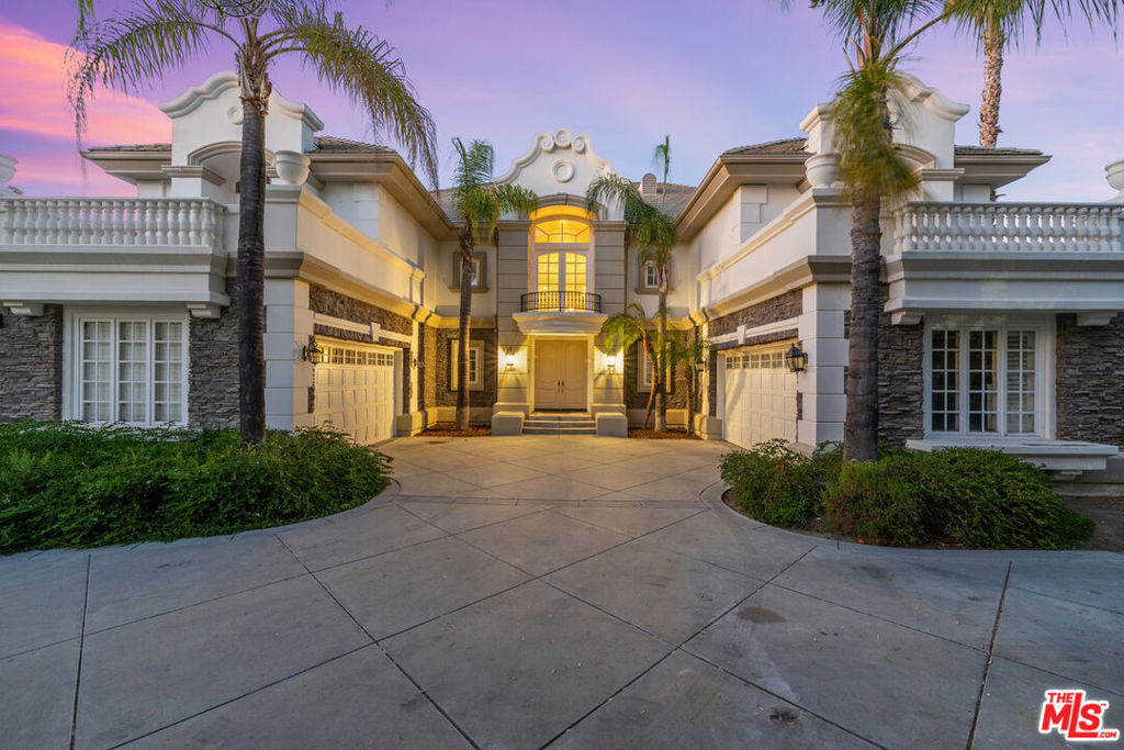 19016 Devonport Lane