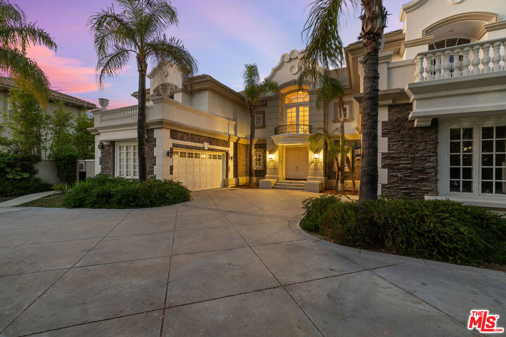 19016 Devonport Lane